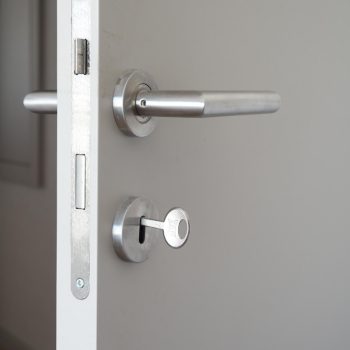 door handle with lock