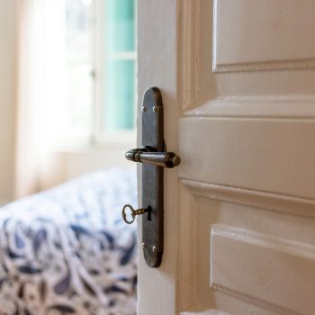 door handle with lock