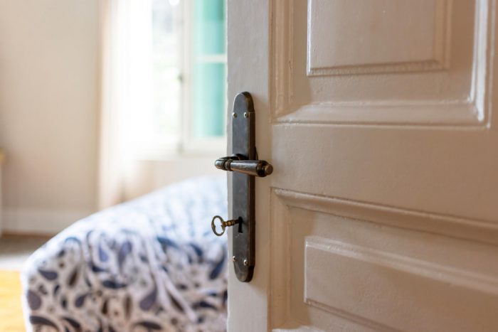 door handle with lock