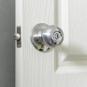 door handle with lock