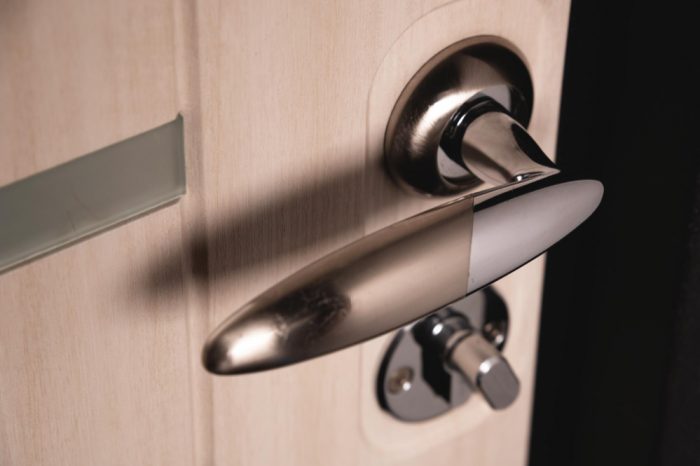 door handle with lock