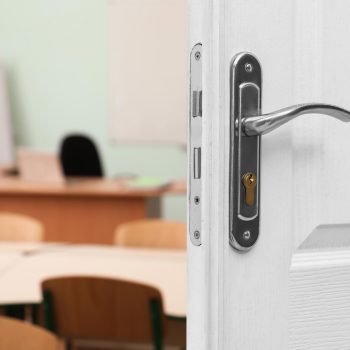 door handle with lock