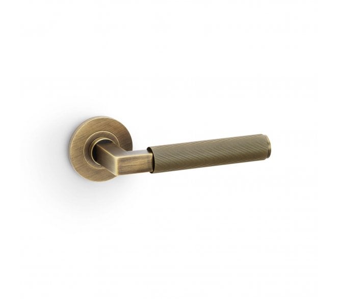 A&W AW202 Hurricane Reeded Lever On Round Rose - Antique Brass