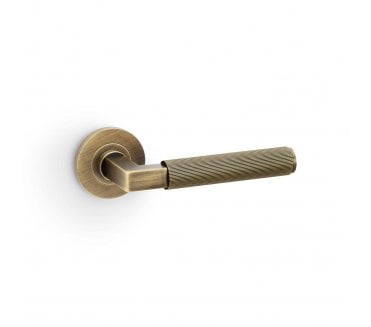 A&W AW202 Hurricane Reeded Lever On Round Rose - Antique Brass