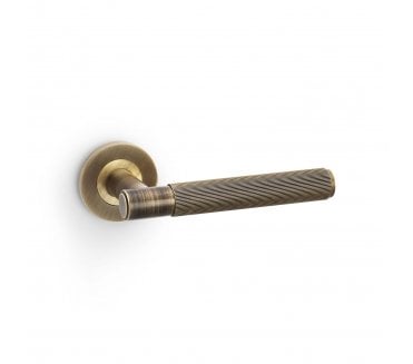 A&W AW222 Spitfire Reeded Lever On Round Rose - Antique Brass
