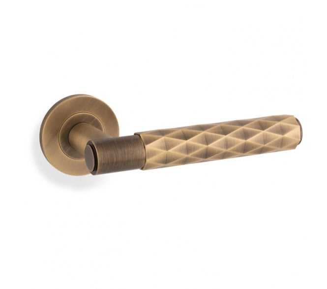 A&W AW226 Spitfire Diamond Cut Lever On Round Rose - Antique Brass