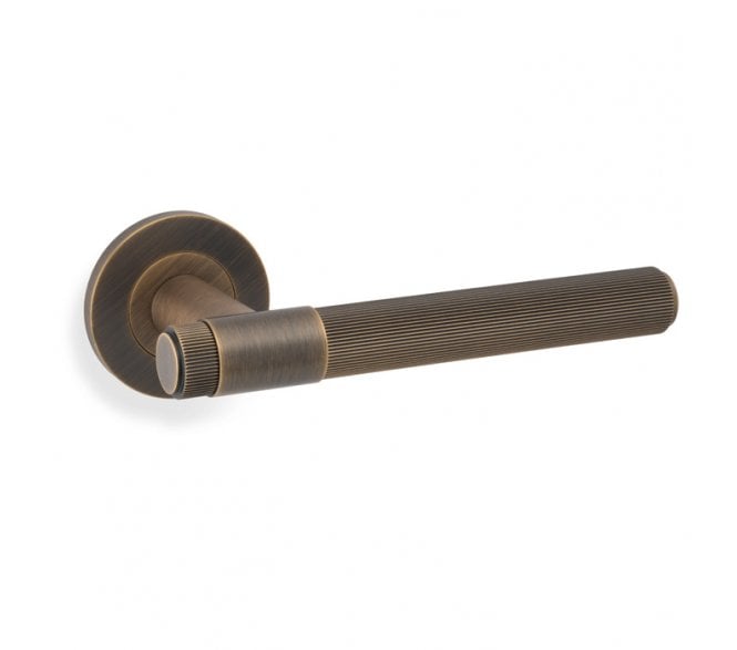 A&W AW242AB Kingston Reeded lever on Round Rose - Antique Brass