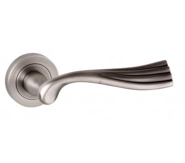 Atlantic Old English Richmond Lever Handle on Rose - Matt Gun Metal