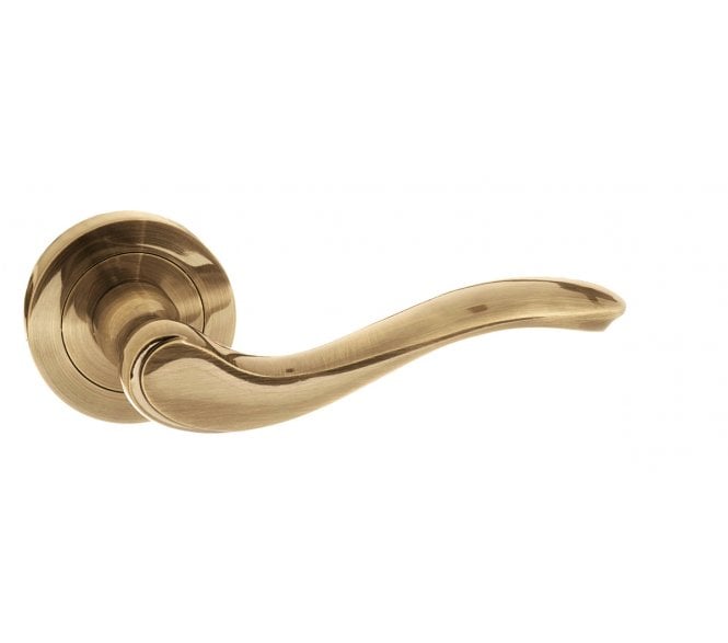 Atlantic Old English Warwick Lever Handle On Rose - Antique Brass