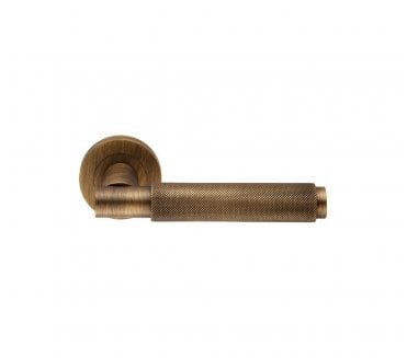 Carlisle Brass EUL Varese Knurled Door Handle On Rose - Antique Brass