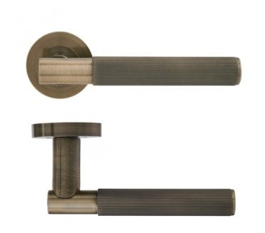 Eclipse 63245 Insignia Linear Lever On Round Rose - Antique Brass