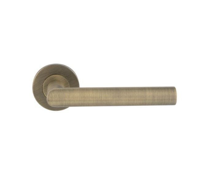 Eurospec CSL1192 Treviri Mitred Door Handle On Rose - Antique Brass