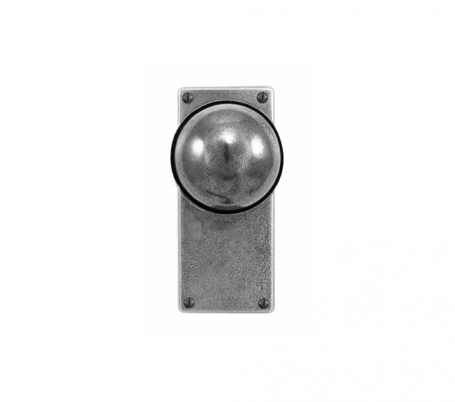 Finesse Design Beamish Door Knob on Jesmond Backplate - Pewter