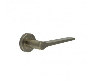 Frelan Gio Door Handles On Round Rose - Antique Brass