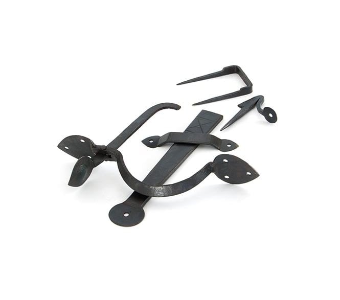 From The Anvil 33150 Gothic Thumblatch Set -Beeswax