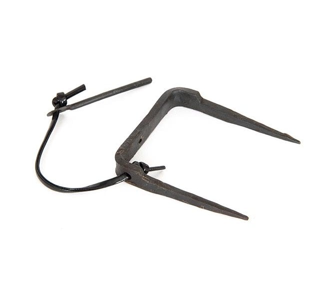 From The Anvil 33244 Locking Staple Pin - Beeswax