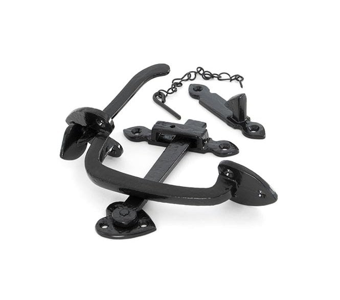 From The Anvil 33321 Thumblatch Set with Chain - Black