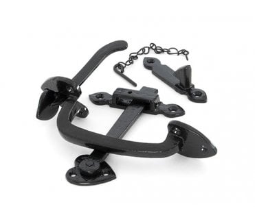 From The Anvil 33321 Thumblatch Set with Chain - Black