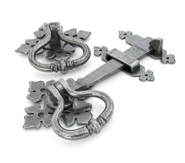 From The Anvil 33685 Shakespeare Suffolk Latch Handle - Pewter
