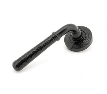From The Anvil 49983 Hammered Lever Handle On Rose Set (Unsprung Beehive Rose) - Black