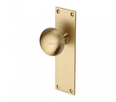 Heritage Brass Balmoral Door Knobs On Backplate - Satin Brass