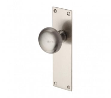 Heritage Brass Balmoral Door Knobs On Backplate - Satin Nickel