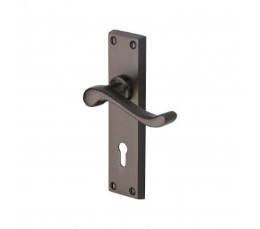 Heritage Brass Bedford Door Handles On Backplate - Matt Bronze