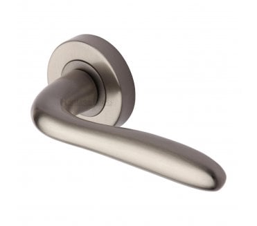 Heritage Brass COL1762 Columbus Door Handles On Round Rose - Satin Nickel