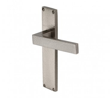 Heritage Brass Delta Hammered Lever On Long Backplate - Satin Nickel