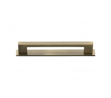 Heritage Brass PL0337 Metro Cabinet Pull Handles On Backplate - Antique Brass