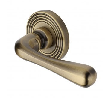 Heritage Brass RR3022 Charlbury Lever on Reeded Rose - Antique Brass