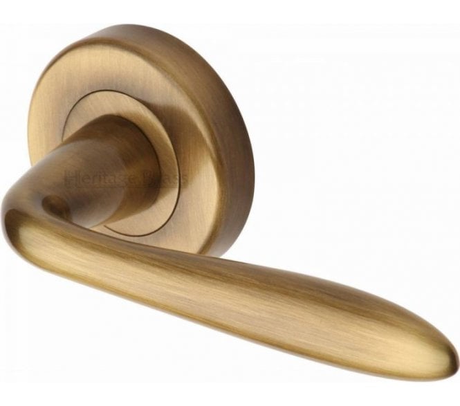 Heritage Brass V1750 Sutton Door Handles On Round Rose - Antique Brass