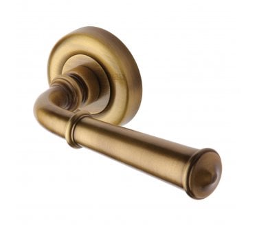Heritage Brass V1932 Colonial Door Handles On Round Rose - Antique Brass
