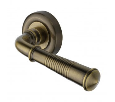 Heritage Brass V1936 Reeded Colonial Lever On Rose - Antique Brass