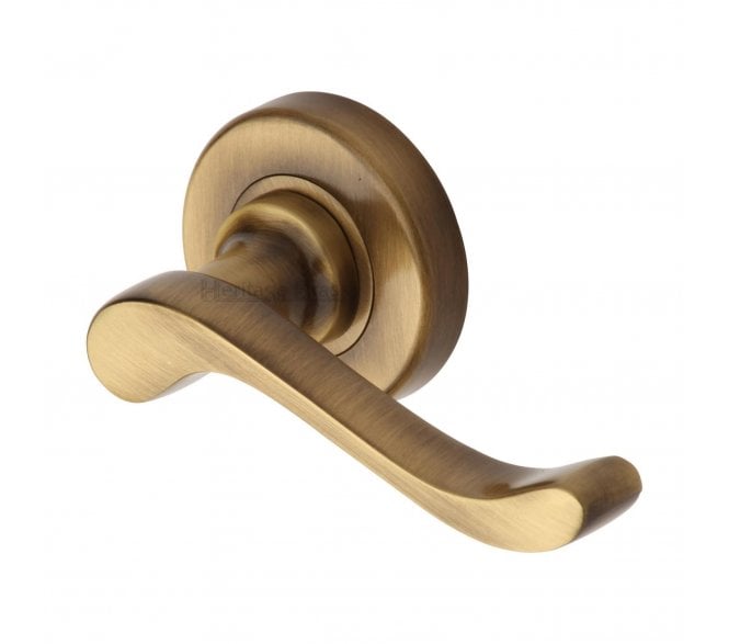 Heritage Brass V3010 Bedford Door Handles On Round Rose - Antique Brass