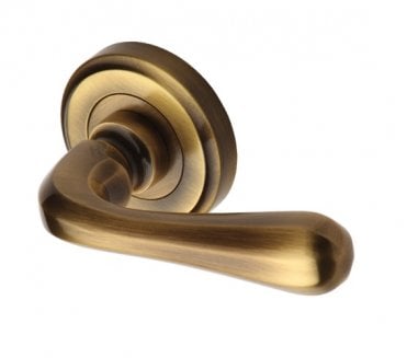 Heritage Brass V3020 Charlbury Door Handles On Round Rose - Antique Brass