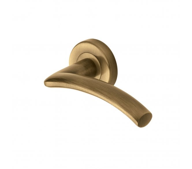 Heritage Brass V3490 Centaur Door Handles On Round Rose - Antique Brass