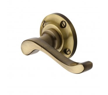 Heritage Brass V820 Bedford Door Handle On Rose - Antique Brass