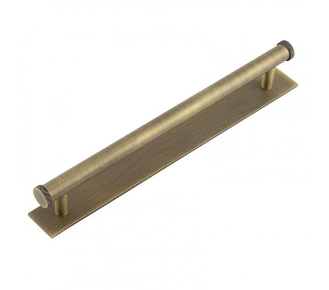 Hoxton Wenlock Cabinet Handles On Plain Backplate - Antique Brass