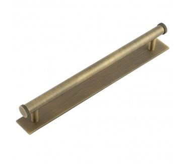 Hoxton Wenlock Cabinet Handles On Plain Backplate - Antique Brass