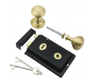 Prima Flanged Rim Lock (Black) c/w Reeded Rim Knobs - Satin Brass