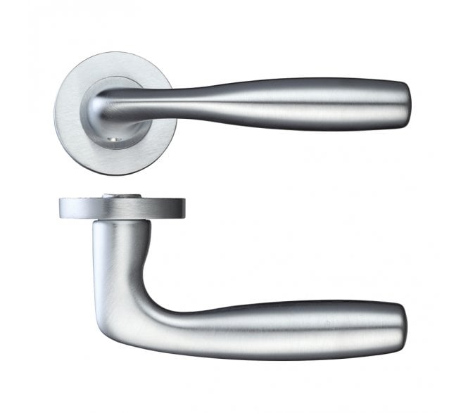 Rosso Maniglie Corvus Door Handles On Round Rose - Satin Chrome