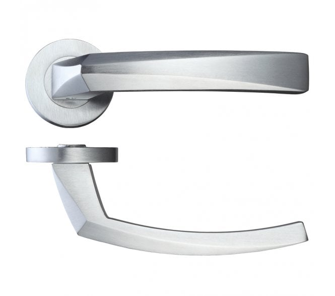 Rosso Maniglie Hydra Door Handles On Round Rose - Satin Chrome
