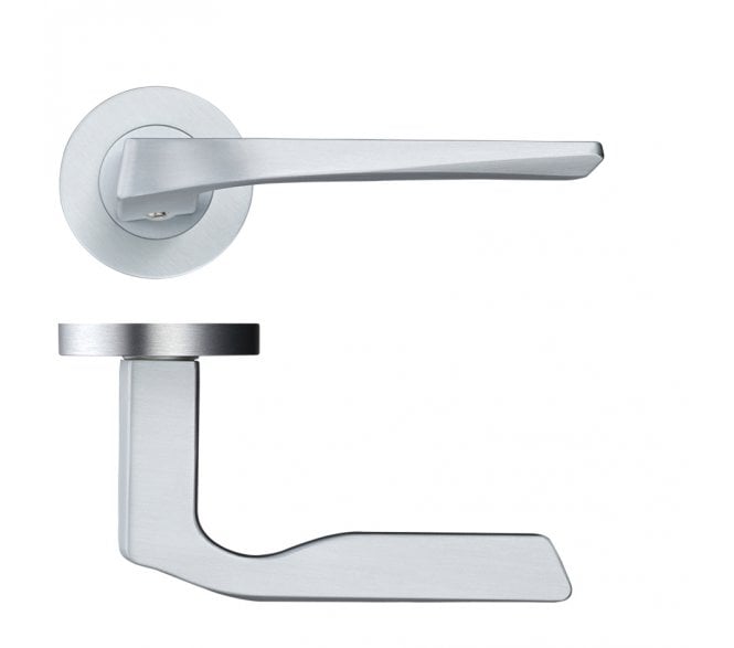 Rosso Maniglie Lyra Door Handles On Round Rose - Satin Chrome