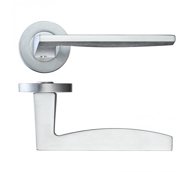 Rosso Maniglie Pavo Door Handles On Round Rose - Satin Chrome