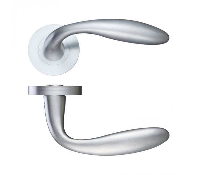 Stanza Verona Door Handles On Round Rose - Satin Chrome
