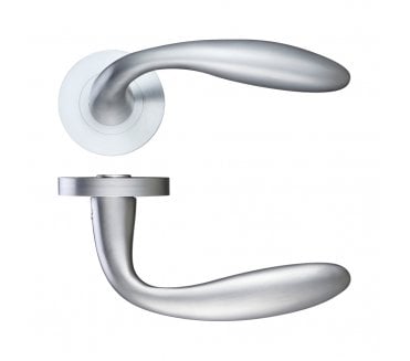 Stanza Verona Door Handles On Round Rose - Satin Chrome