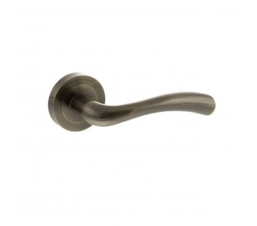 STATUS Texas Lever Door Handle on Round Rose - Antique Brass